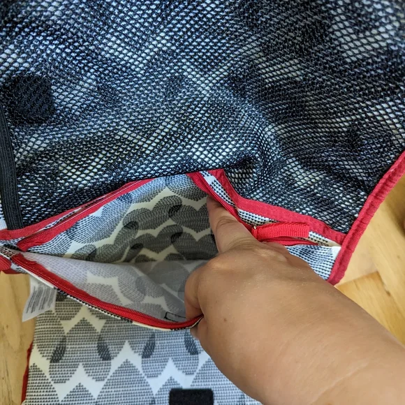 Skip Hop Diaper Clutch Changing Station - Picture 4 of 9